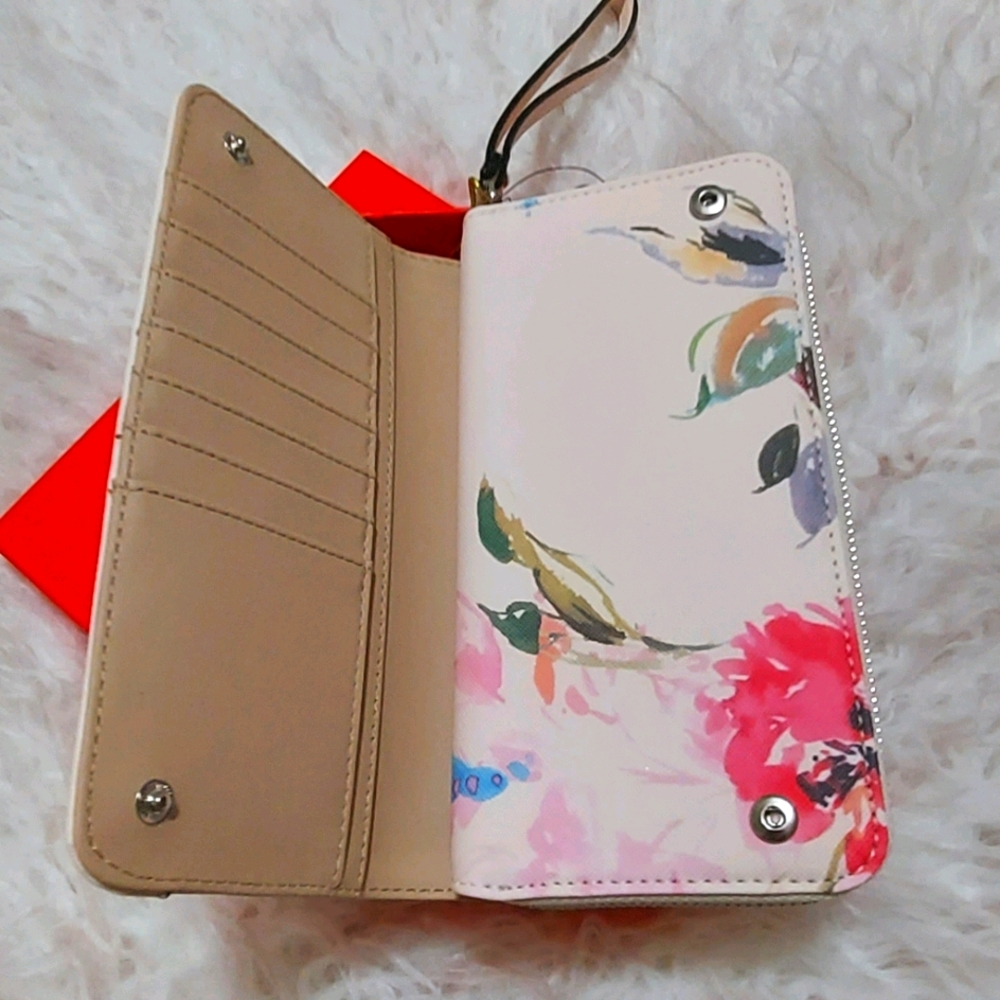 GUESS Wallet - Picture 2 of 3